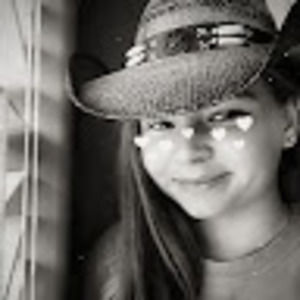 Meet your Posher, Dakota